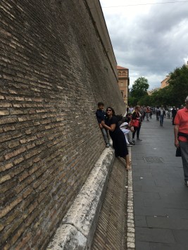 pic-6-vatican-outside-line-small-rayu